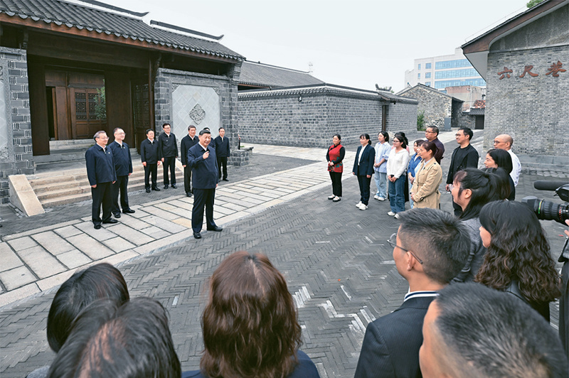 習近平：注重家庭，注重家教，注重家風